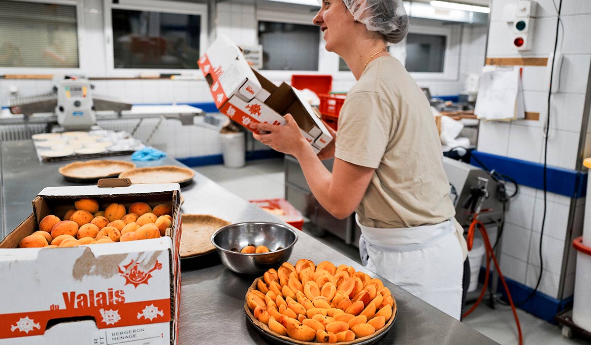 Lokale Zutaten Walliser Aprikosen für Torten der Konditorei Bäckerei Fuchs in Zermatt